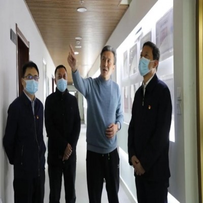 玉泉區(qū)委書記亢永強蒞臨我司參觀調(diào)研